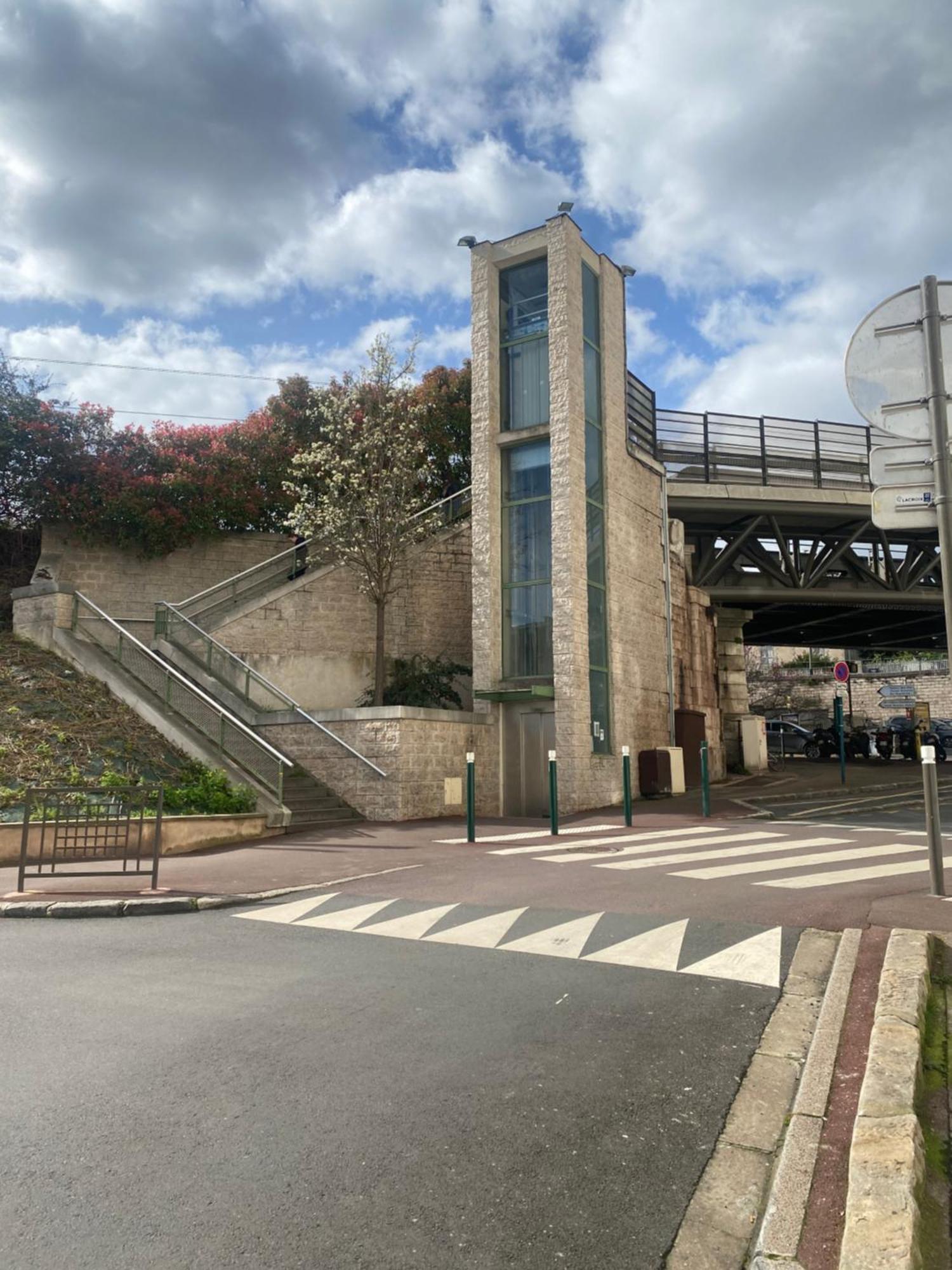 Emplacement Exceptionnel Et Rare Paris Suresnes Longchamp Luaran gambar